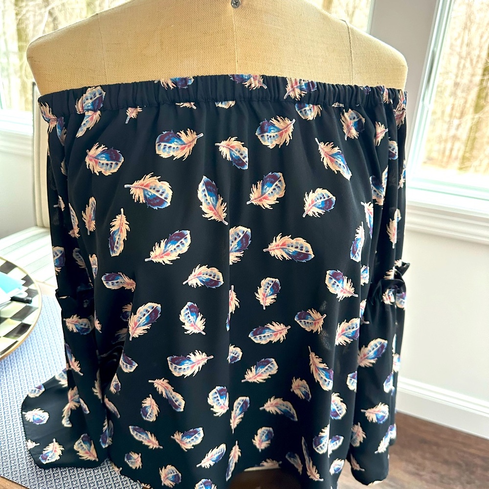 AQUA Beautiful print off the shoulder top